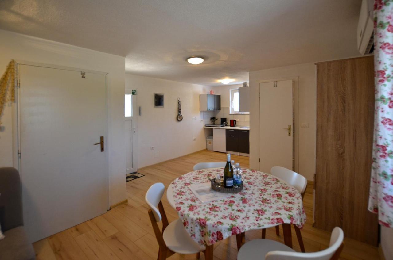 Bavica Apartments Ровінь Екстер'єр фото